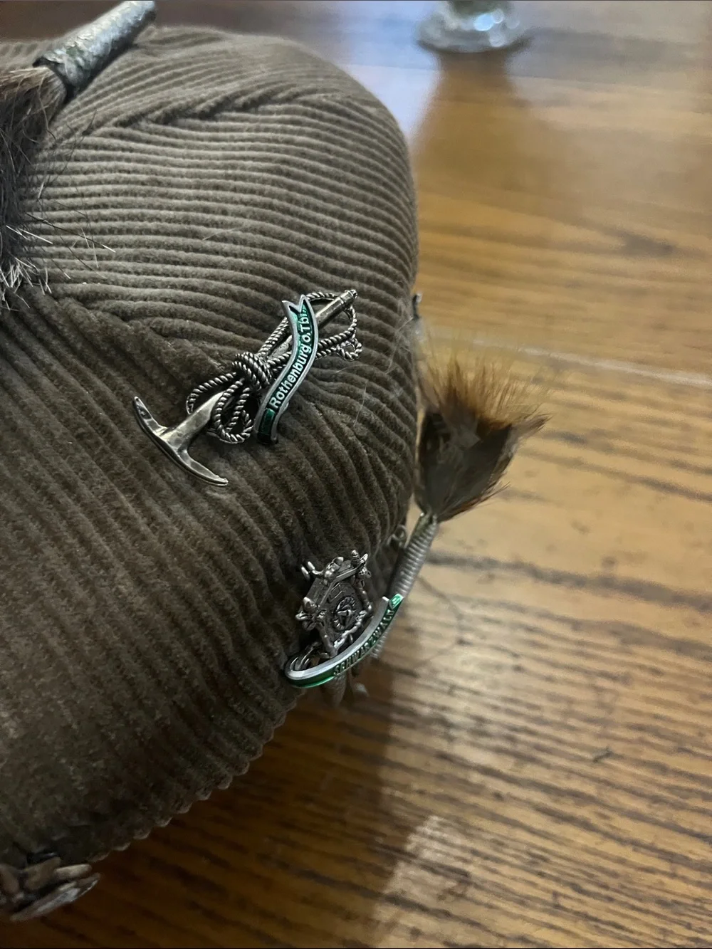 Vintage Hute Mutzen top man hat Brown Corduroy Beret with Decorative Tassel